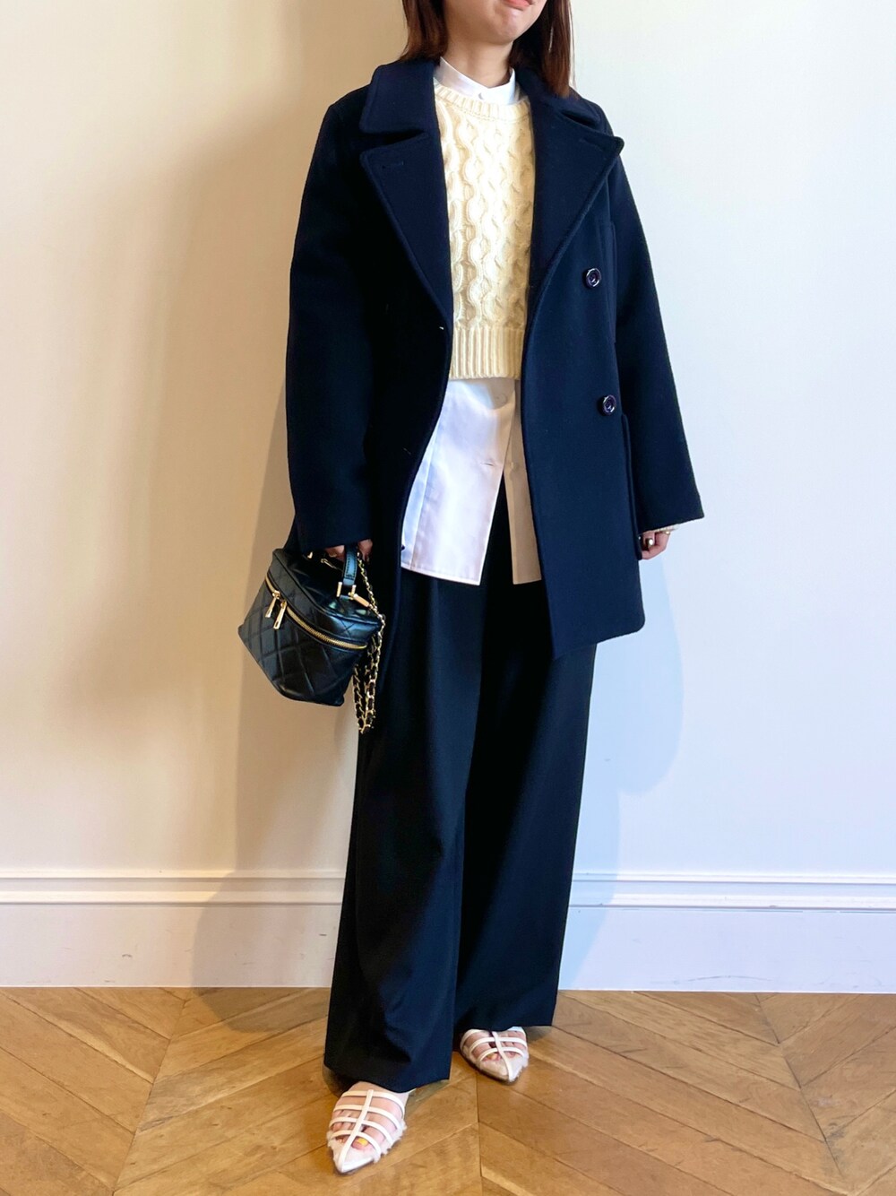 「allurevilleのショートビーバーピーコート（ピーコート、ブルー系）」を使った、Takagi.Yさん（骨格ウェーブ・レディース・159cm）の冬コーディネートの1枚目の写真