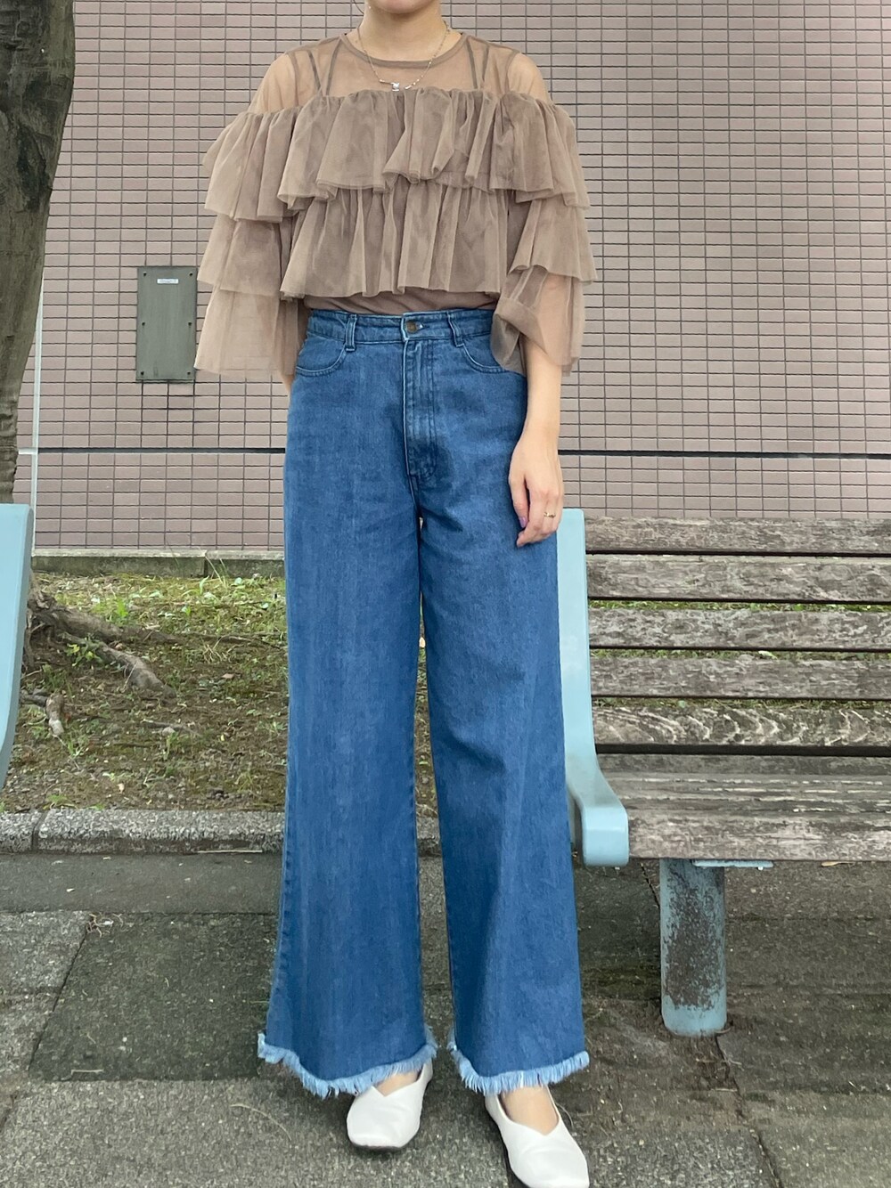 「秋先取りコーデ、シアートップス、チュールトップス、秋コーデ、大人っぽいコーデ、お気に入りコーデ」｜「INGNIのアイテム（デニムパンツ、ブルー系）」を使った、__.umbu.さん（レディース・158cm）の夏コーディネートの1枚目の写真
