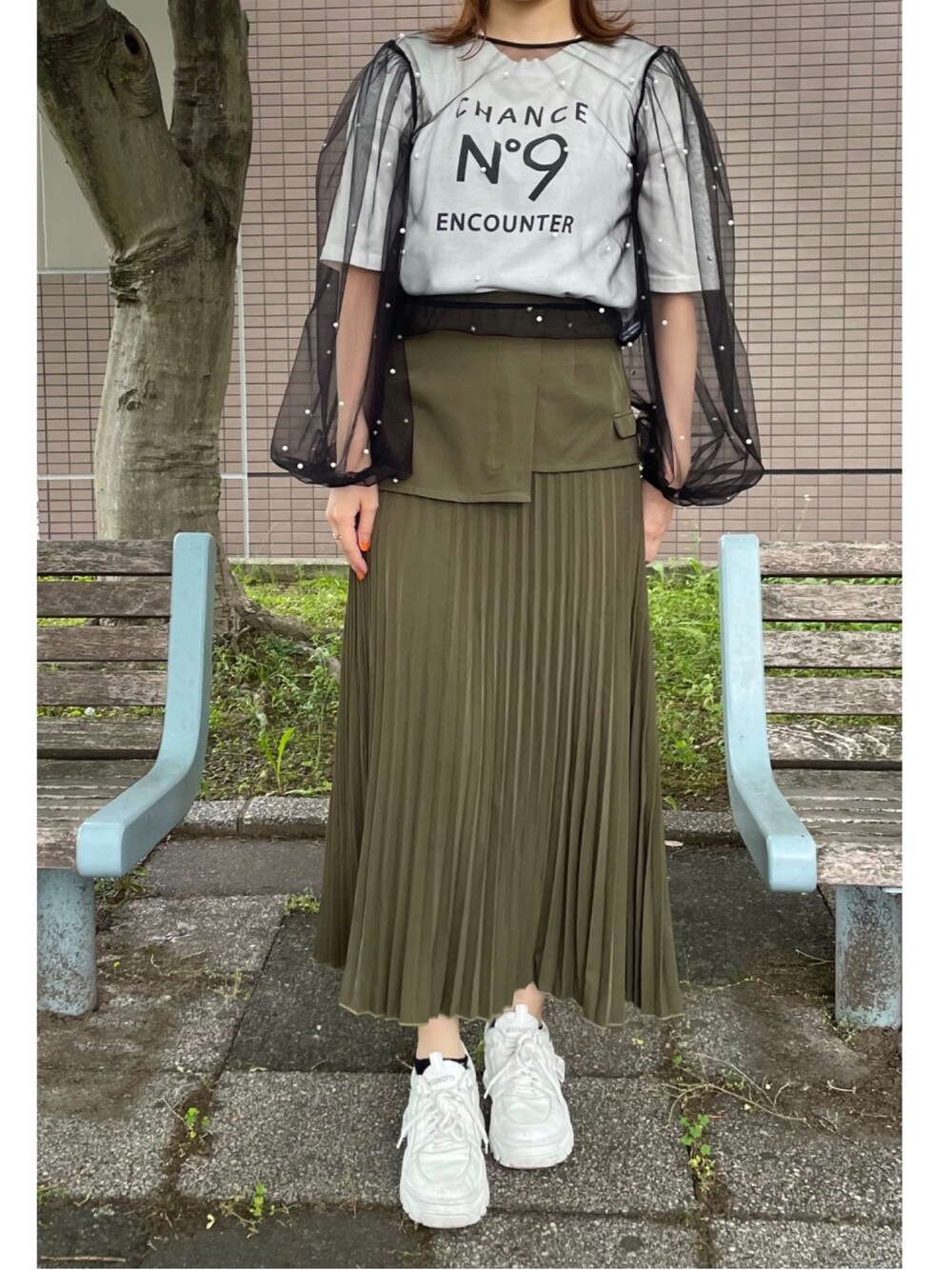 「お気に入りコーデ、一癖コーデ、ビスチェスタイル、ビスチェ付き、カジュアルコーデ、リボンブラウス、パールブラウス」｜「INGNIのアイテム（Tシャツ/カットソー、ホワイト系）」を使った、__.umbu.さん（レディース・158cm）の夏コーディネートの1枚目の写真