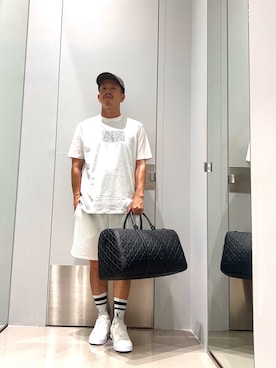「ARMANI EXCHANGE（アルマーニエクスチェンジ）の【A|X アルマーニ エクスチェンジ】オールオーバーロゴ レースアップスニーカー（スニーカー、ホワイト系）」を使った、TOI-Tさん（メンズ・170cm）の夏コーディネート