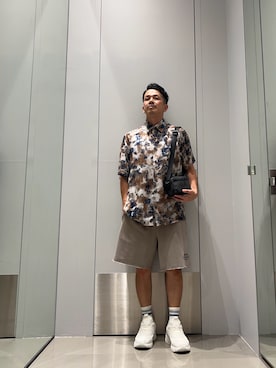 「ARMANI EXCHANGE（アルマーニエクスチェンジ）の【A|X アルマーニ エクスチェンジ】メッシュコンビ レースアップスニーカー（スニーカー、ホワイト系）」を使った、TOI-Tさん（メンズ・170cm）の夏コーディネート