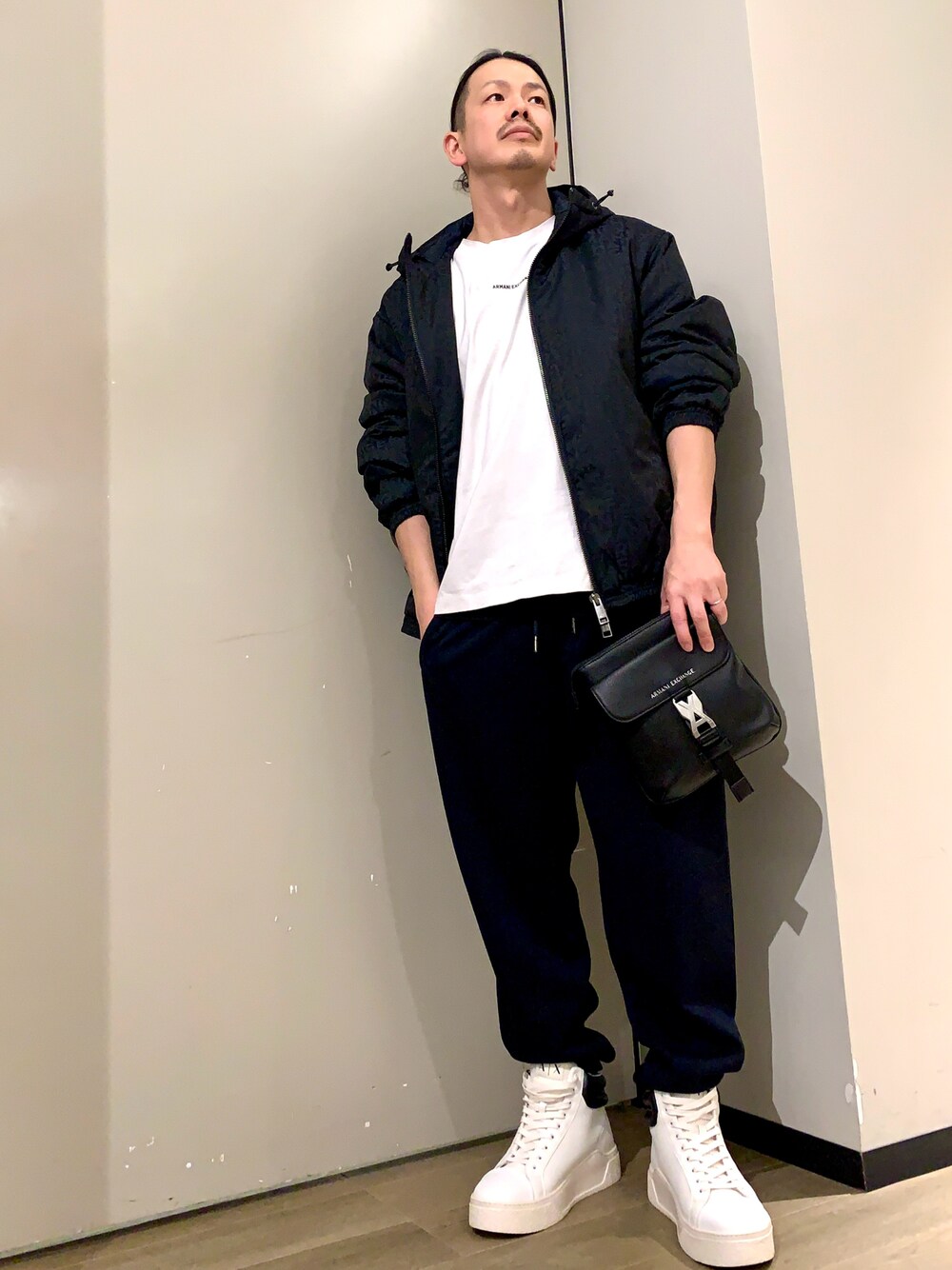 「今日のコーデ、シンプルスタイル、メンズコーデ、スニーカーコーデ、カジュアルコーデ、アルマーニエクスチェンジ、AXchanger、armaniexchange」｜「ARMANI EXCHANGEの【A|X アルマーニ エクスチェンジ】レザーハイカットスニーカー（スニーカー、ホワイト系）」を使った、TOI-Tさん（メンズ・170cm）の冬コーディネートの1枚目の写真