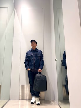 「ARMANI EXCHANGE（アルマーニエクスチェンジ）の【A|X アルマーニ エクスチェンジ】オールオーバーロゴ レースアップスニーカー（スニーカー、ホワイト系）」を使った、TOI-Tさん（メンズ・170cm）の秋コーディネート