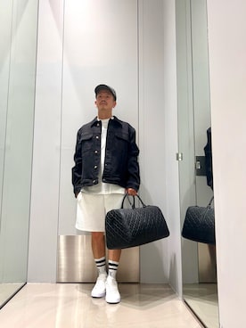 「ARMANI EXCHANGE（アルマーニエクスチェンジ）の【A|X アルマーニ エクスチェンジ】オールオーバーロゴ レースアップスニーカー（スニーカー、ホワイト系）」を使った、TOI-Tさん（メンズ・170cm）の夏コーディネート