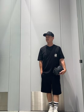 「ARMANI EXCHANGE（アルマーニエクスチェンジ）の【A|Xアルマーニ エクスチェンジ】ビッグラバーAXロゴ　パネルキャップ（キャップ）」を使った、TOI-Tさん（メンズ・170cm）の夏コーディネート
