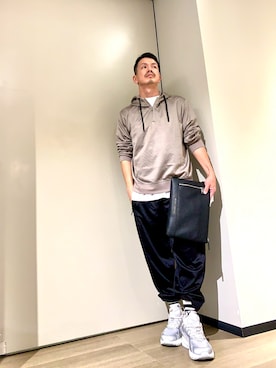 「アイテム（スニーカー）」を使った、TOI-Tさん（メンズ・170cm）の秋コーディネート