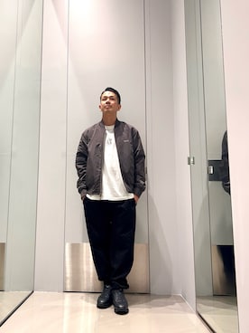 「ARMANI EXCHANGE（アルマーニエクスチェンジ）の【A|X アルマーニ エクスチェンジ】オールオーバーロゴ レースアップスニーカー（スニーカー、ホワイト系）」を使った、TOI-Tさん（メンズ・170cm）の秋コーディネート