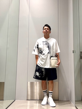 「ARMANI EXCHANGE（アルマーニエクスチェンジ）の【A|X アルマーニ エクスチェンジ】オールオーバーロゴ レースアップスニーカー（スニーカー、ブラック系）」を使った、TOI-Tさん（メンズ・170cm）の夏コーディネート