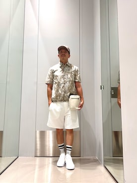 「ARMANI EXCHANGE（アルマーニエクスチェンジ）の【A|X アルマーニ エクスチェンジ】オールオーバーロゴ レースアップスニーカー（スニーカー、ホワイト系）」を使った、TOI-Tさん（メンズ・170cm）の夏コーディネート