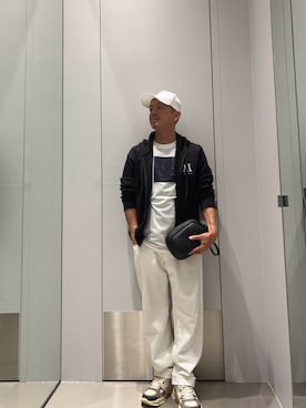 「ARMANI EXCHANGE（アルマーニエクスチェンジ）の【A|X アルマーニ エクスチェンジ】AXロゴ ポーチ/セカンドバッグ（ポーチ、ブラック系）」を使った、TOI-Tさん（メンズ・170cm）の夏コーディネート
