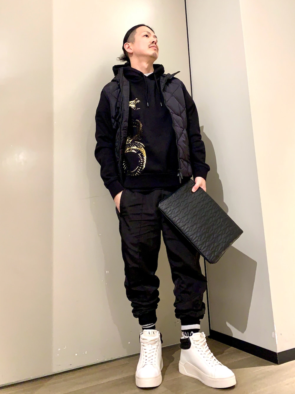 アルマーニエクスチェンジ　オールオーバーエンボスロゴ　2way ハンドバッグ　黒 A|X アルマーニ エクスチェンジ】オールオーバーエンボスロゴ