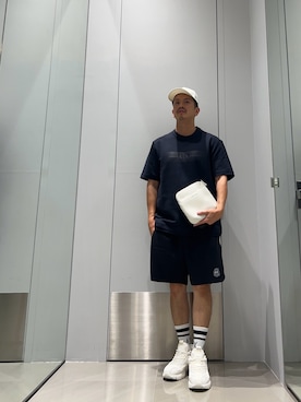 「ARMANI EXCHANGE（アルマーニエクスチェンジ）の【A|X アルマーニ エクスチェンジ】メッシュコンビ レースアップスニーカー（スニーカー、ホワイト系）」を使った、TOI-Tさん（メンズ・170cm）の夏コーディネート