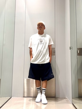 「ARMANI EXCHANGE（アルマーニエクスチェンジ）の【A|X アルマーニ エクスチェンジ】オールオーバーロゴ レースアップスニーカー（スニーカー、ホワイト系）」を使った、TOI-Tさん（メンズ・170cm）の夏コーディネート