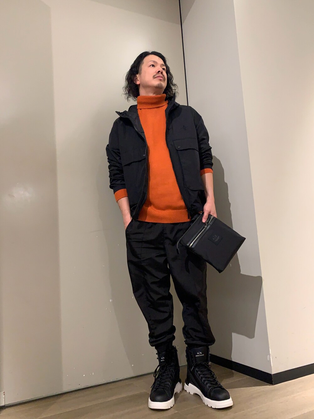 「秋冬コーデ、今日のコーデ、アルマーニエクスチェンジ、AXchanger、armaniexchange」｜「ARMANI EXCHANGEの【A|X アルマーニ エクスチェンジ】レースアップ　トレッキングシューズ（ブーツ、ブラック系）」を使った、TOI-Tさん（メンズ・170cm）の冬コーディネートの1枚目の写真
