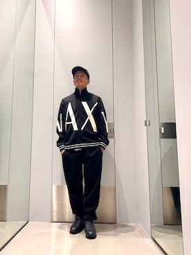 「ARMANI EXCHANGE（アルマーニエクスチェンジ）の【A|X アルマーニ エクスチェンジ】オールオーバーロゴ レースアップスニーカー（スニーカー、ホワイト系）」を使った、TOI-Tさん（メンズ・170cm）の秋コーディネート