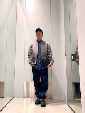 「ARMANI EXCHANGE（アルマーニエクスチェンジ）の【A|X アルマーニ エクスチェンジ】オールオーバーロゴ レースアップスニーカー（スニーカー、ホワイト系）」を使った、TOI-Tさん（メンズ・170cm）の秋コーディネート