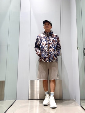 「ARMANI EXCHANGE（アルマーニエクスチェンジ）の【A|X アルマーニ エクスチェンジ】メッシュコンビ レースアップスニーカー（スニーカー、ホワイト系）」を使った、TOI-Tさん（メンズ・170cm）の夏コーディネート