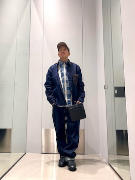 「ARMANI EXCHANGE（アルマーニエクスチェンジ）の【A|X アルマーニ エクスチェンジ】オールオーバーロゴ レースアップスニーカー（スニーカー、ホワイト系）」を使った、TOI-Tさん（メンズ・170cm）の秋コーディネート