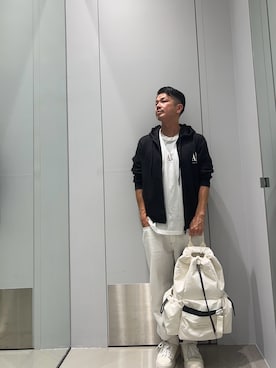 「ARMANI EXCHANGE（アルマーニエクスチェンジ）の【A|X アルマーニ エクスチェンジ】ICON 長袖クルーネックTシャツ/SLIM（Tシャツ/カットソー、ホワイト系）」を使った、TOI-Tさん（メンズ・170cm）の夏コーディネート