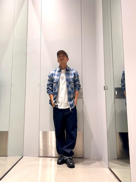 「ARMANI EXCHANGE（アルマーニエクスチェンジ）の【A|X アルマーニ エクスチェンジ】オールオーバーロゴ レースアップスニーカー（スニーカー、ホワイト系）」を使った、TOI-Tさん（メンズ・170cm）の秋コーディネート