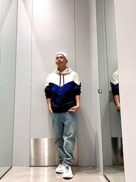 「ARMANI EXCHANGE（アルマーニエクスチェンジ）の【A|X アルマーニ エクスチェンジ】ライトブルーウォッシュ ルーズテーパード デニムパンツ_J82 LOOSE TAPERED（デニムパンツ、ブルー系）」を使った、TOI-Tさん（メンズ・170cm）の秋コーディネート