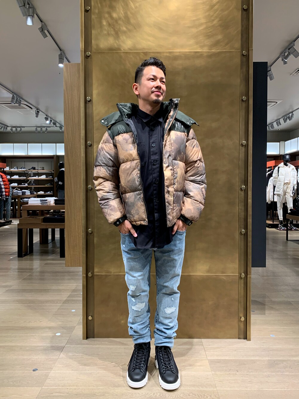 ブー即購入OKですジャケットA/X アルマーニエクスチャンジ CAMO PUFFER JKT 袖脱着式