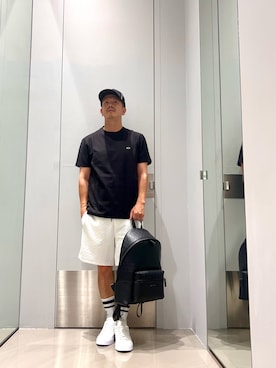 「ARMANI EXCHANGE（アルマーニエクスチェンジ）の【A|X アルマーニ エクスチェンジ】オールオーバーロゴ レースアップスニーカー（スニーカー、ホワイト系）」を使った、TOI-Tさん（メンズ・170cm）の夏コーディネート