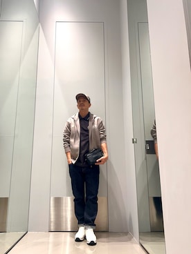 「ARMANI EXCHANGE（アルマーニエクスチェンジ）の【A|X アルマーニ エクスチェンジ】オールオーバーロゴ レースアップスニーカー（スニーカー、ホワイト系）」を使った、TOI-Tさん（メンズ・170cm）の秋コーディネート