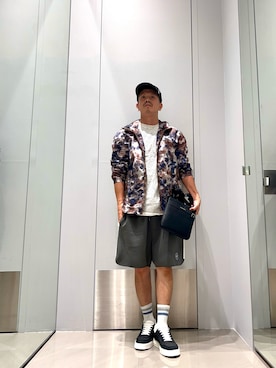 「ARMANI EXCHANGE（アルマーニエクスチェンジ）の【A|X アルマーニ エクスチェンジ】オールオーバーロゴ レースアップスニーカー（スニーカー、ブラック系）」を使った、TOI-Tさん（メンズ・170cm）の夏コーディネート