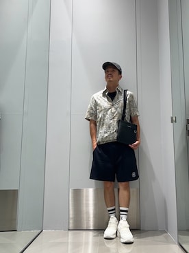 「ARMANI EXCHANGE（アルマーニエクスチェンジ）の【A|X アルマーニ エクスチェンジ】メッシュコンビ レースアップスニーカー（スニーカー、ホワイト系）」を使った、TOI-Tさん（メンズ・170cm）の夏コーディネート