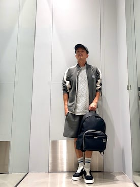 「ARMANI EXCHANGE（アルマーニエクスチェンジ）の【A|X アルマーニ エクスチェンジ】オールオーバーロゴ レースアップスニーカー（スニーカー、ブラック系）」を使った、TOI-Tさん（メンズ・170cm）の夏コーディネート