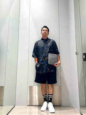 「ARMANI EXCHANGE（アルマーニエクスチェンジ）の【A|X アルマーニ エクスチェンジ】オールオーバーロゴ レースアップスニーカー（スニーカー、ブラック系）」を使った、TOI-Tさん（メンズ・170cm）の夏コーディネート