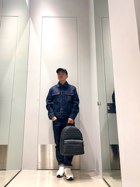 「ARMANI EXCHANGE（アルマーニエクスチェンジ）の【A|X アルマーニ エクスチェンジ】オールオーバーエンボスロゴ バックパック（バックパック/リュック、ブラック系）」を使った、TOI-Tさん（メンズ・170cm）の秋コーディネート