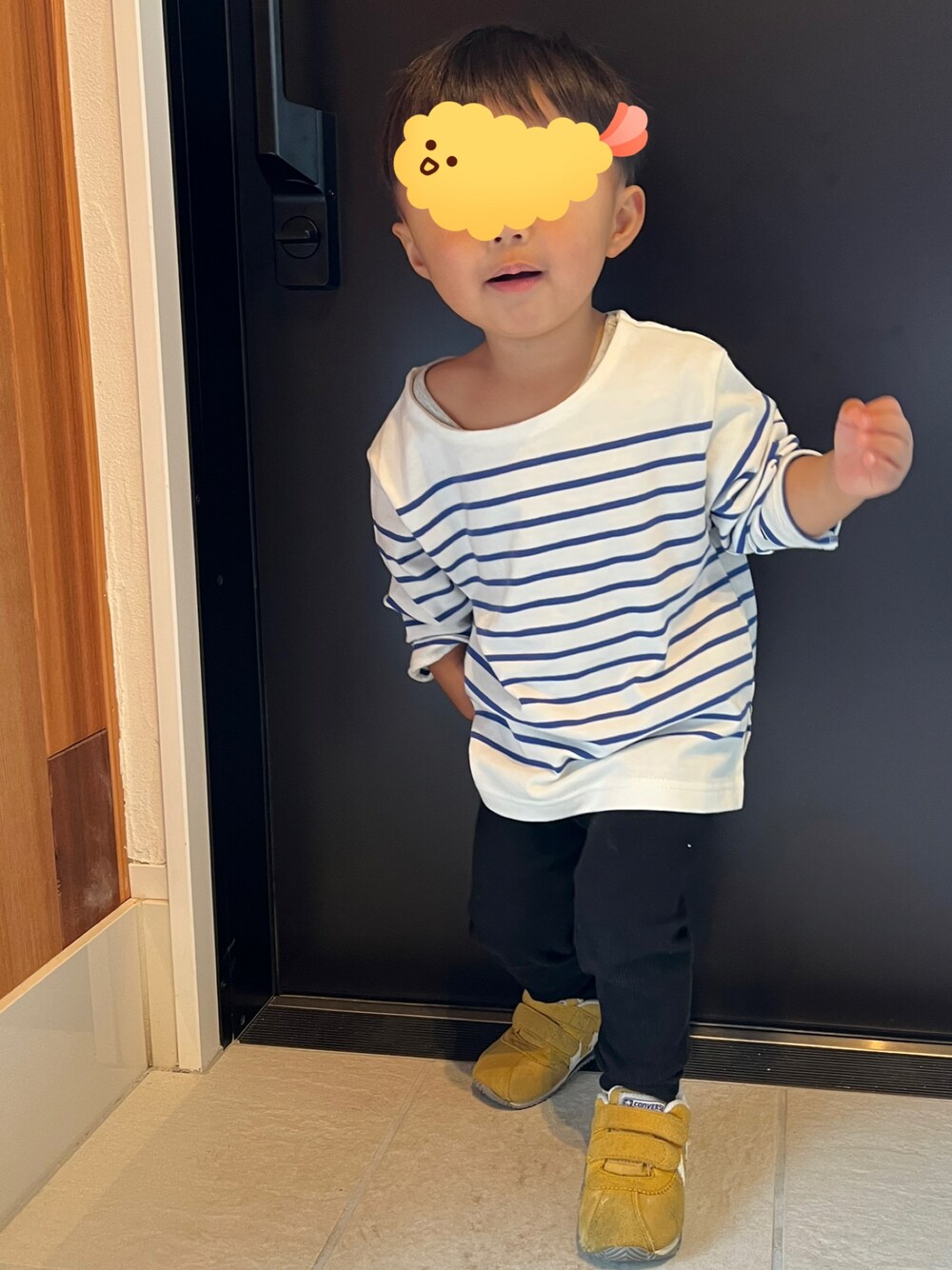 「カジュアルコーデ、カジュアル、プチプラ、キッズコーデ、コンバース、UNIQLO、petit main、男の子、男の子コーデ、2歳」｜「petit mainのアイテム（Tシャツ/カットソー、ホワイト系）」を使った、aaさん（キッズ・80cm）の夏コーディネートの1枚目の写真