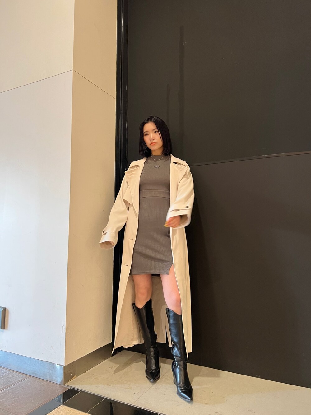 秋冬可愛い❤️ゆったりミニワンピース　ハイネック女子会コーデ ハイネックスリットミニワンピースを使った人気ファッション