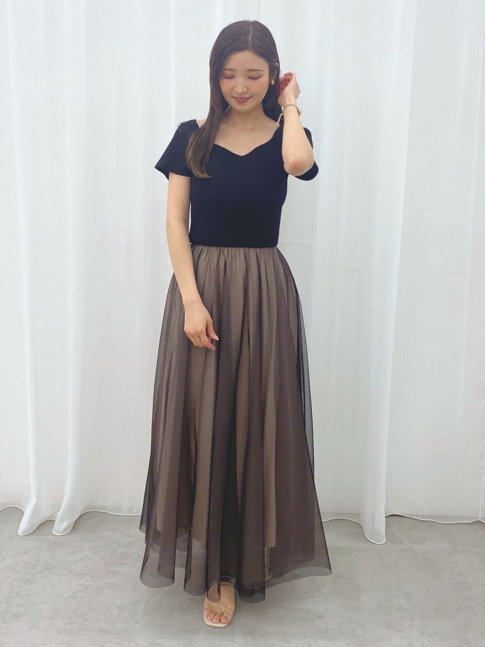 「春服、春、低身長女子、オトナ女子、お洒落さんとつながりたい、モノトーンコーデ、大人カジュアル、大人コーデ、黒、ワンピース、チュール、マーキュリーデュオ(MERCURYDUO)、マーキュリーデュオ、キレイめ、きれいめカジュアル」｜「MERCURYDUOの2WAYクリアヒールサンダル（サンダル、その他）」を使った、nayuuさん（レディース・150cm）の春コーディネートの1枚目の写真