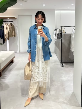 「LOUNGEDRESS（ラウンジドレス）の【全骨格対応！自分サイズで、理想の体型カバー】フルイドデニムシャツ（シャツ/ブラウス、ブルー系）」を使った、yumiii85さん（レディース・161cm）の春コーディネート