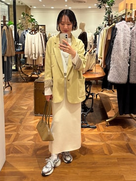 「アイテム（ブローチ/コサージュ）」を使った、yumiii85さん（レディース・161cm）の秋コーディネート