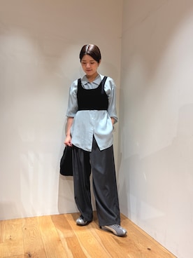 「アイテム（スニーカー、グレー系）」を使った、Ayumiさん（レディース・156cm）の秋コーディネート