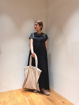 「URBAN RESEARCH（アーバンリサーチ）のコットンギャザーキャミワンピース（ワンピース、ブラック系）」を使った、Ayumiさん（レディース・156cm）の春コーディネート