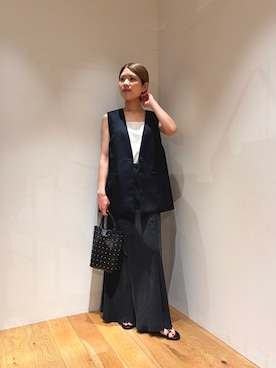 「URBAN RESEARCH（アーバンリサーチ）のキュプラバイアススカート（スカート、ブラック系）」を使った、Ayumiさん（レディース・156cm）の春コーディネート