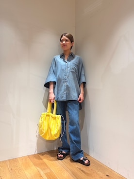 「URBAN RESEARCH（アーバンリサーチ）のBONGUSTA　NARAM HANDBAG（ハンドバッグ、イエロー系）」を使った、Ayumiさん（レディース・156cm）の春コーディネート