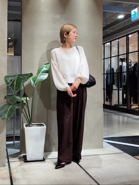 「URBAN RESEARCH（アーバンリサーチ）の『3サイズ展開』『イージーケア』タックギャザーストレートパンツ（その他パンツ、ブラウン系）」を使った、Ayumiさん（レディース・156cm）の春コーディネート