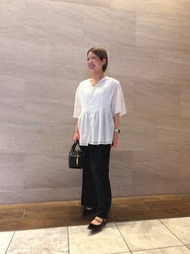 「URBAN RESEARCH（アーバンリサーチ）のキュプラギャザーIラインスカート（スカート、ブラック系）」を使った、Ayumiさん（レディース・156cm）の春コーディネート