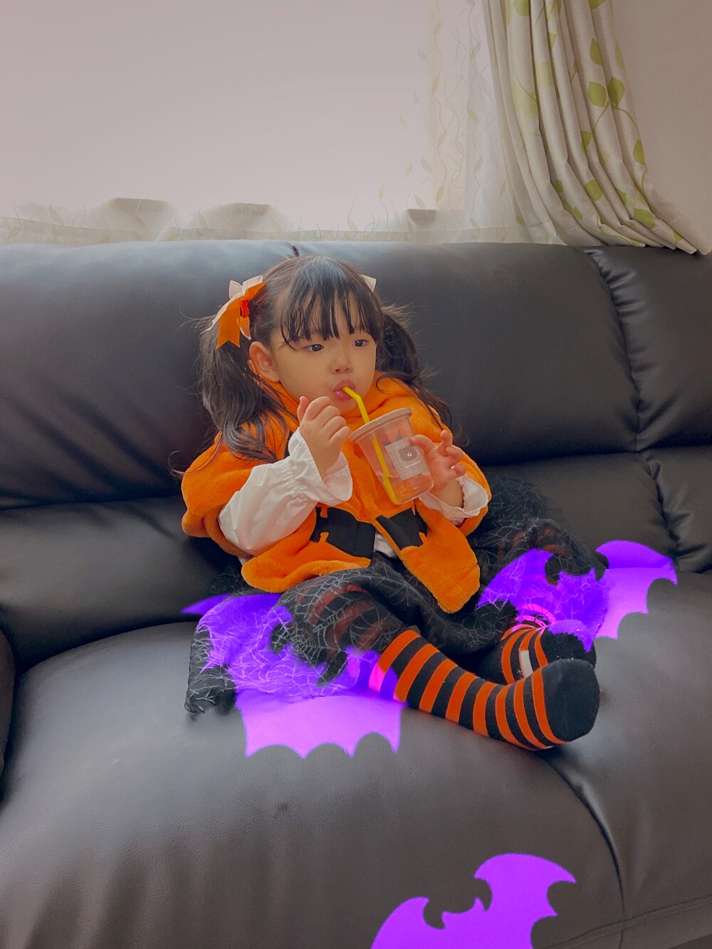 「wearhalloween2021、halloween、2歳、モノトーン、かぼちゃ、仮装、オレンジ」｜「西松屋のアイテム（ポンチョ、オレンジ系）」を使った、chinpan112112112さん（キッズ・100cm）の秋コーディネートの1枚目の写真
