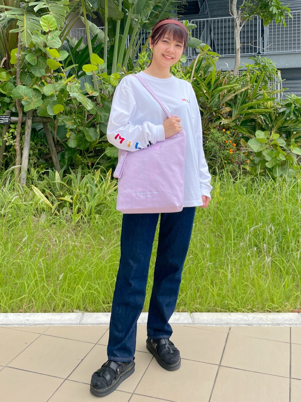 「MILKFED.のアイテム（トップス、ホワイト系）」を使った、あやかさん（レディース・157cm）の秋コーディネートの1枚目の写真