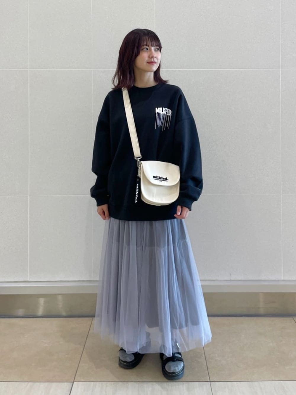 「MILKFED.のTULLE SKIRT（スカート、グレー系）」を使った、あやかさん（レディース・157cm）の秋コーディネートの1枚目の写真