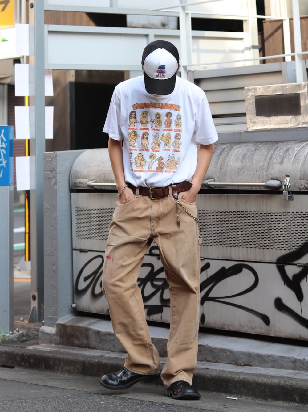 「お出かけコーデ、プチプラ、古着MIX、アツいコーデ全部見せ、アメカジ、古着コーデ、古着、ワークパンツ、タックイン、厚底シューズ、キャップ、メッシュキャップ、ストリート、大人カジュアル、休日スタイル」｜「schottのSchott/ショット/ONE LOGO PRINT MESH CAP/ワンロゴ プリント メッシュキャップ（キャップ、ブラック系）」を使った、wataruさん（メンズ・175cm）の夏コーディネートの1枚目の写真