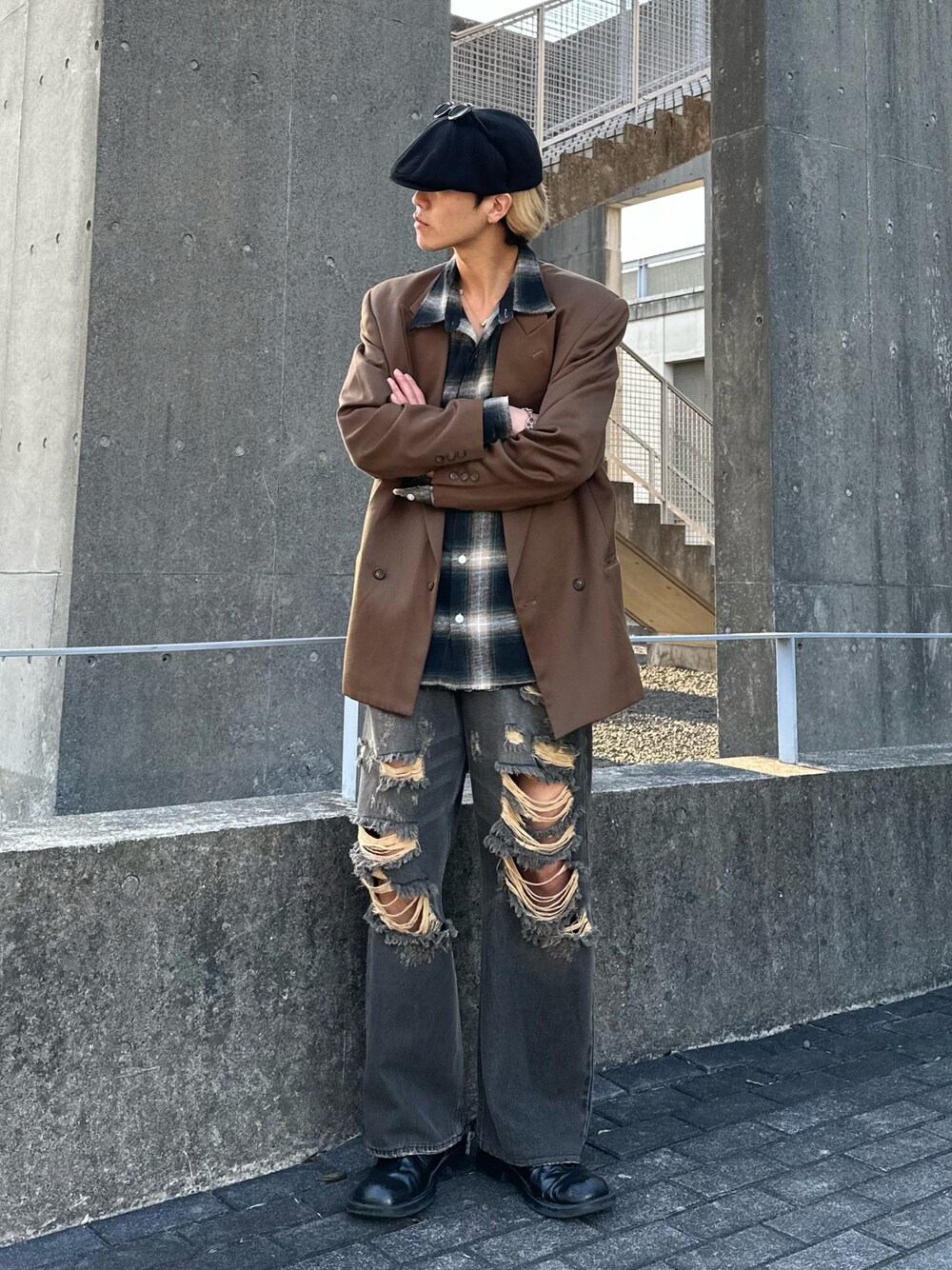 「冬コーデ、新星WEARISTAにエントリー、ワイドパンツ、きれいめカジュアル、プチプラ、デニム、お出かけコーデ、マイベストコーデ2023、古着MIX、クリスマスに着たい服、休日スタイル、チェック、テーラードジャケット、レイヤードスタイル、韓国ファッション」｜「BEAUTY&YOUTH UNITED ARROWSのアイテム（キャスケット、ブラック系）」を使った、wataruさん（メンズ・175cm）の冬コーディネートの1枚目の写真