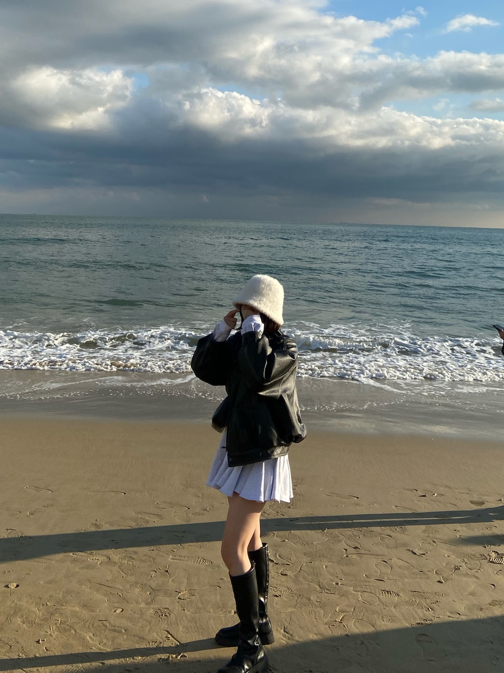 「ootd、韓国ファッション、旅行コーデ、釜山、セットアップ」｜「SHEL’TTERのアイテム（ライダースジャケット、ブラック系）」を使った、ふーかさん（レディース・164cm）の夏コーディネートの1枚目の写真